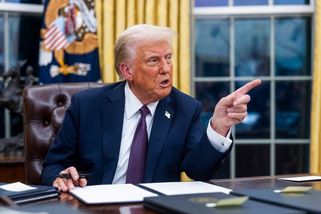 Trumpova administrativa je v psychotickém stavu. Í...